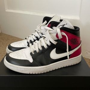 NIKE - Jordan 1s